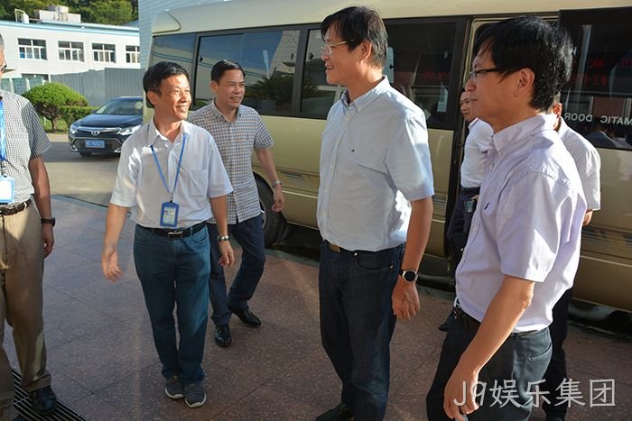 省食品药品监督管理局局长朱志泉来J9娱乐集团调研 省食品药品监督管理局局长朱志泉来J9娱乐集团调研